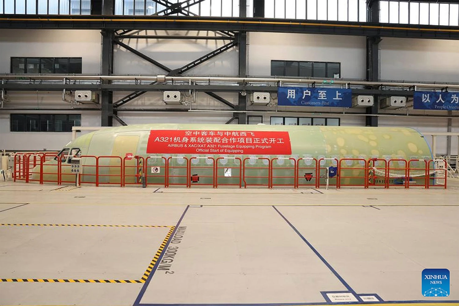 Fuselagem dianteira de um A321 sendo montada na China (Xinhua)