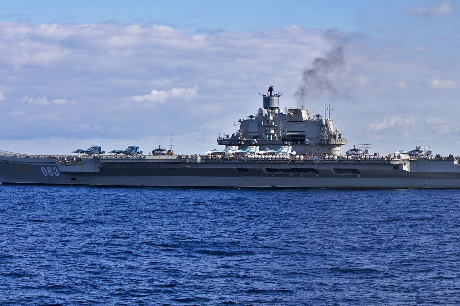 Poderoso porta-aviões russo Admiral Kuznetsov pode virar sucata