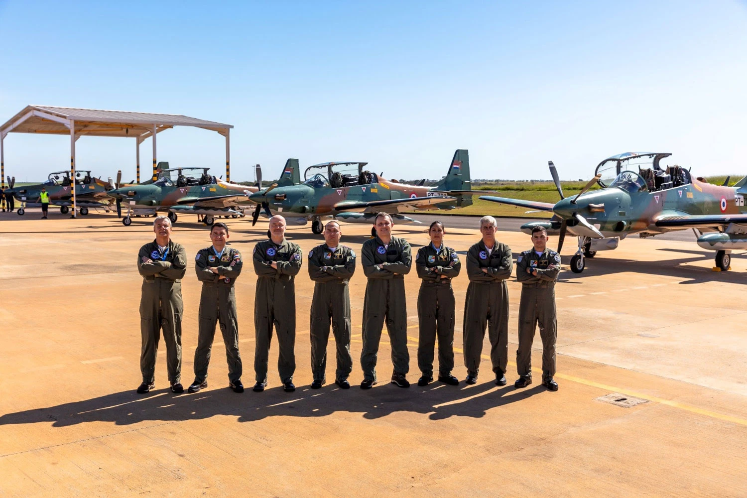 Pilotos paraguaios levaram os quatro aviões para o país (Embraer)