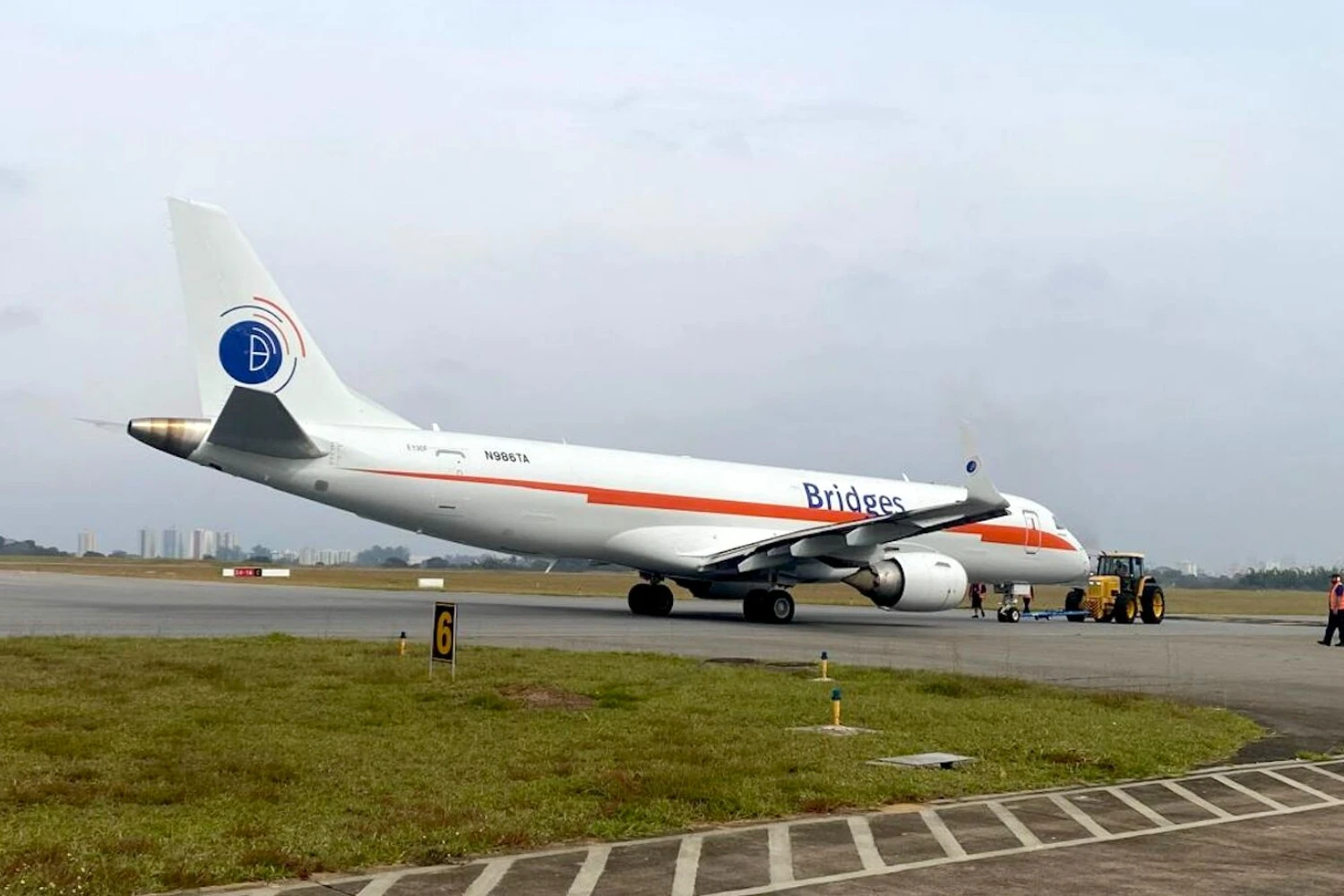 Aeronave em S&atilde;o Jos&eacute; dos Campos ainda com a matr&iacute;cula anterior N986TA (Bridges Air Cargo)