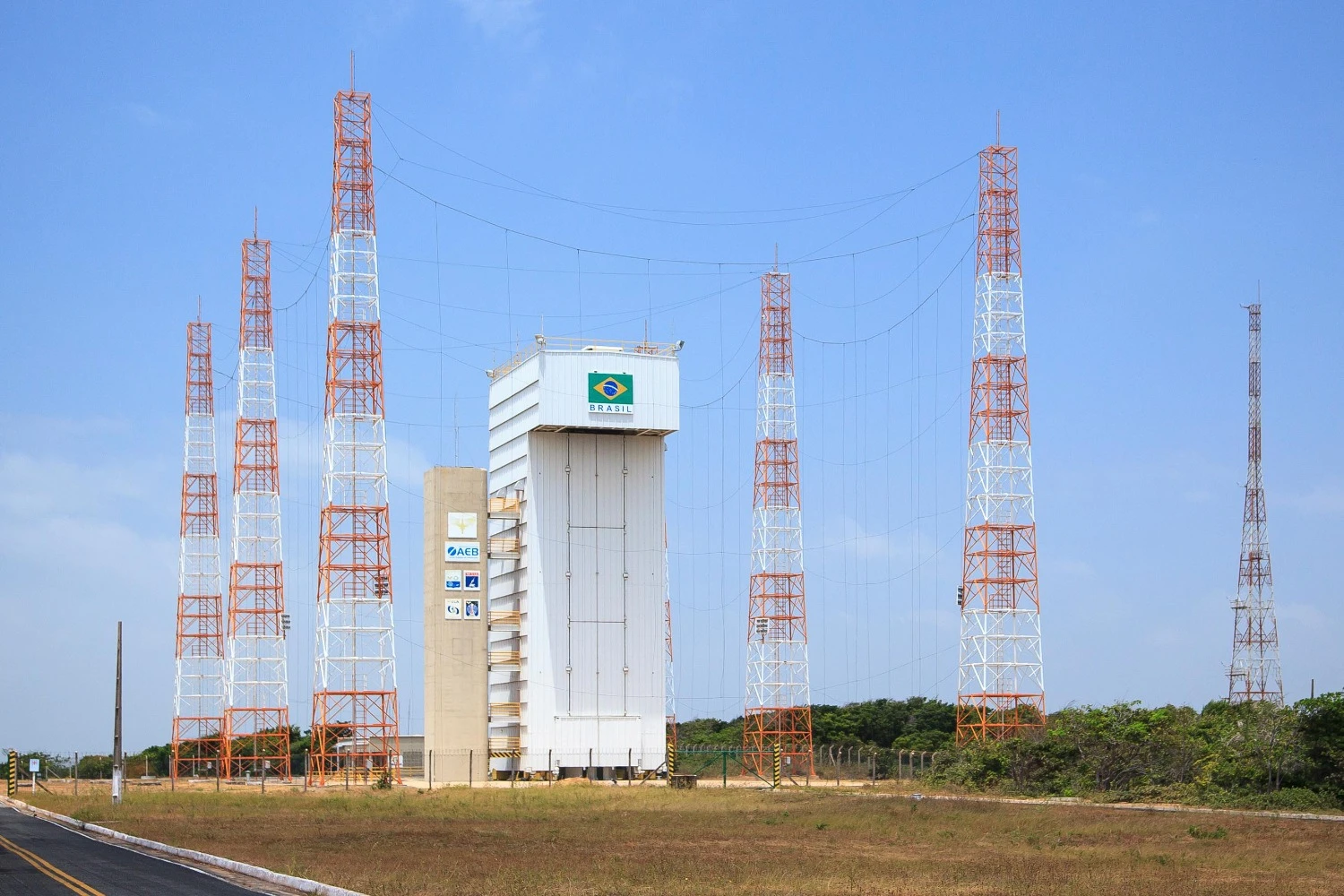 FAB oficializa criação da estatal Alada para expandir atuação no setor aeroespacial
