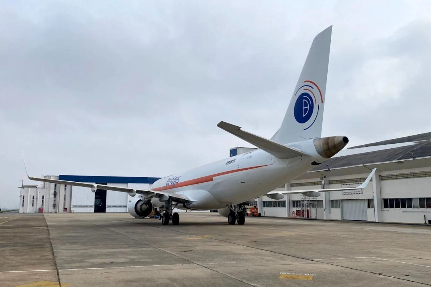 O E190F pode levar 10,7 toneladas de carga (Bridges Air Cargo)
