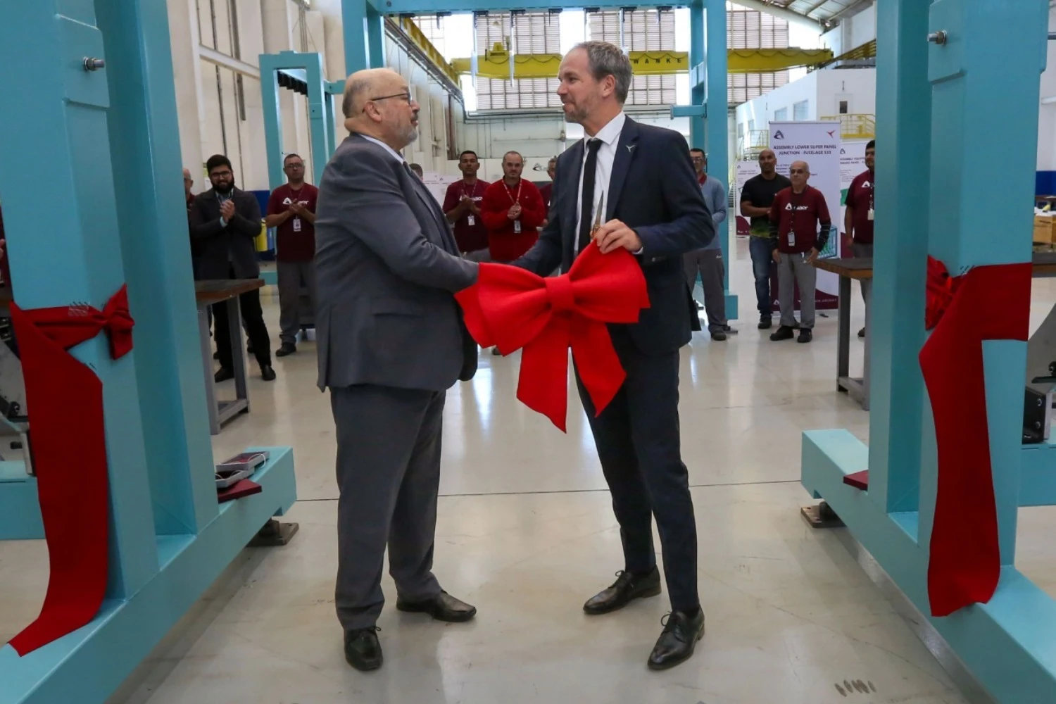 Presidentes da Akaer e da Deutsche Aircraft inauguram linha de montagem no Brasil (Deutsche Aircraft)