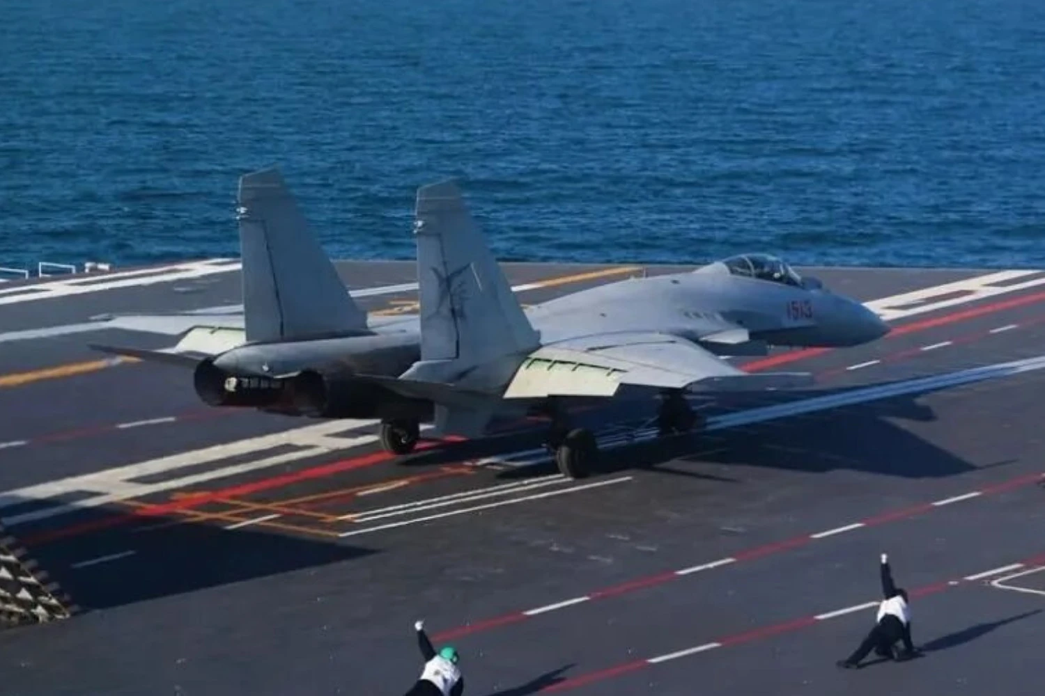 Caça J-15T
