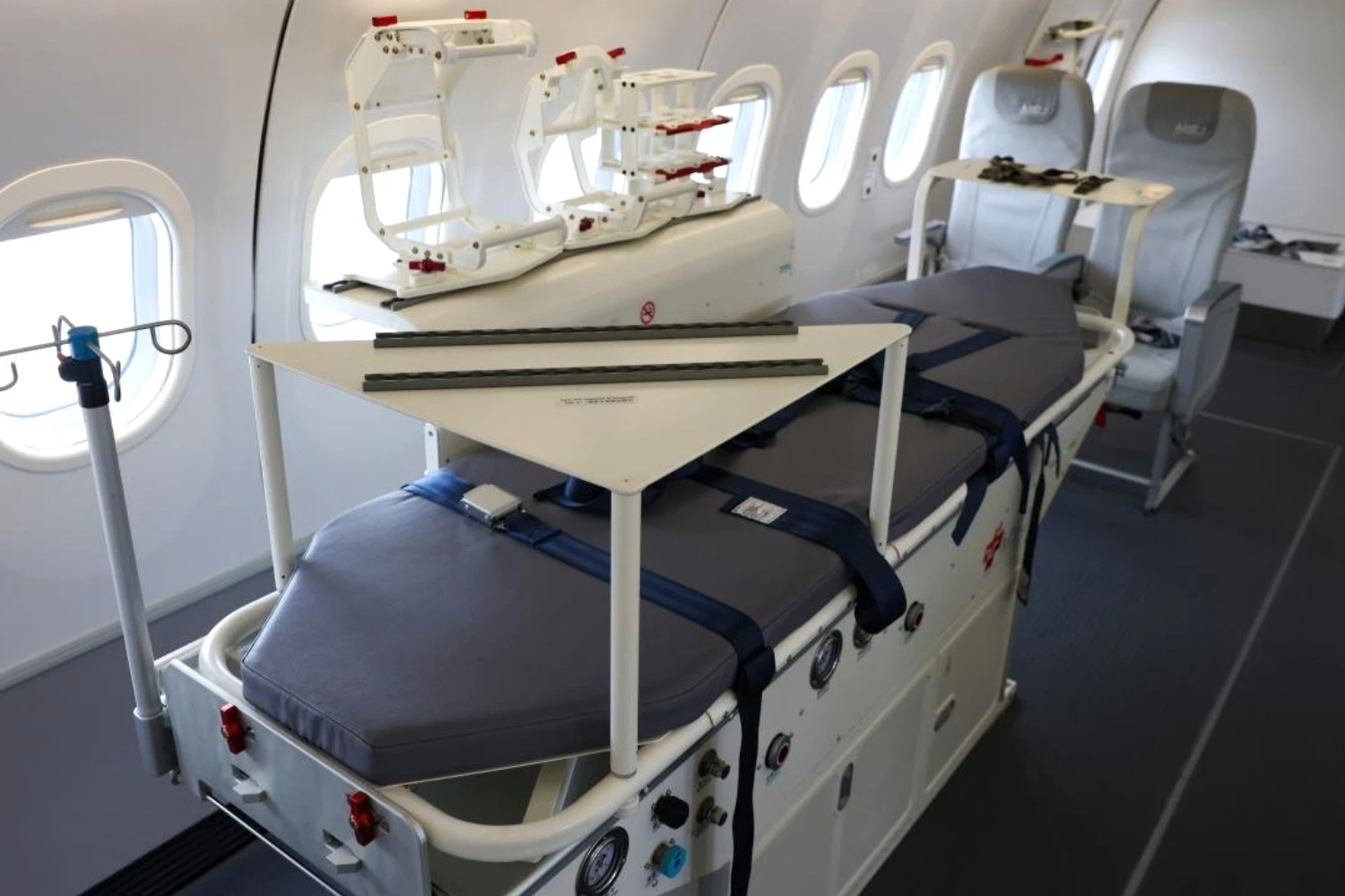 Equipamento hospitalar a bordo da aeronave chinesa (COMAC)
