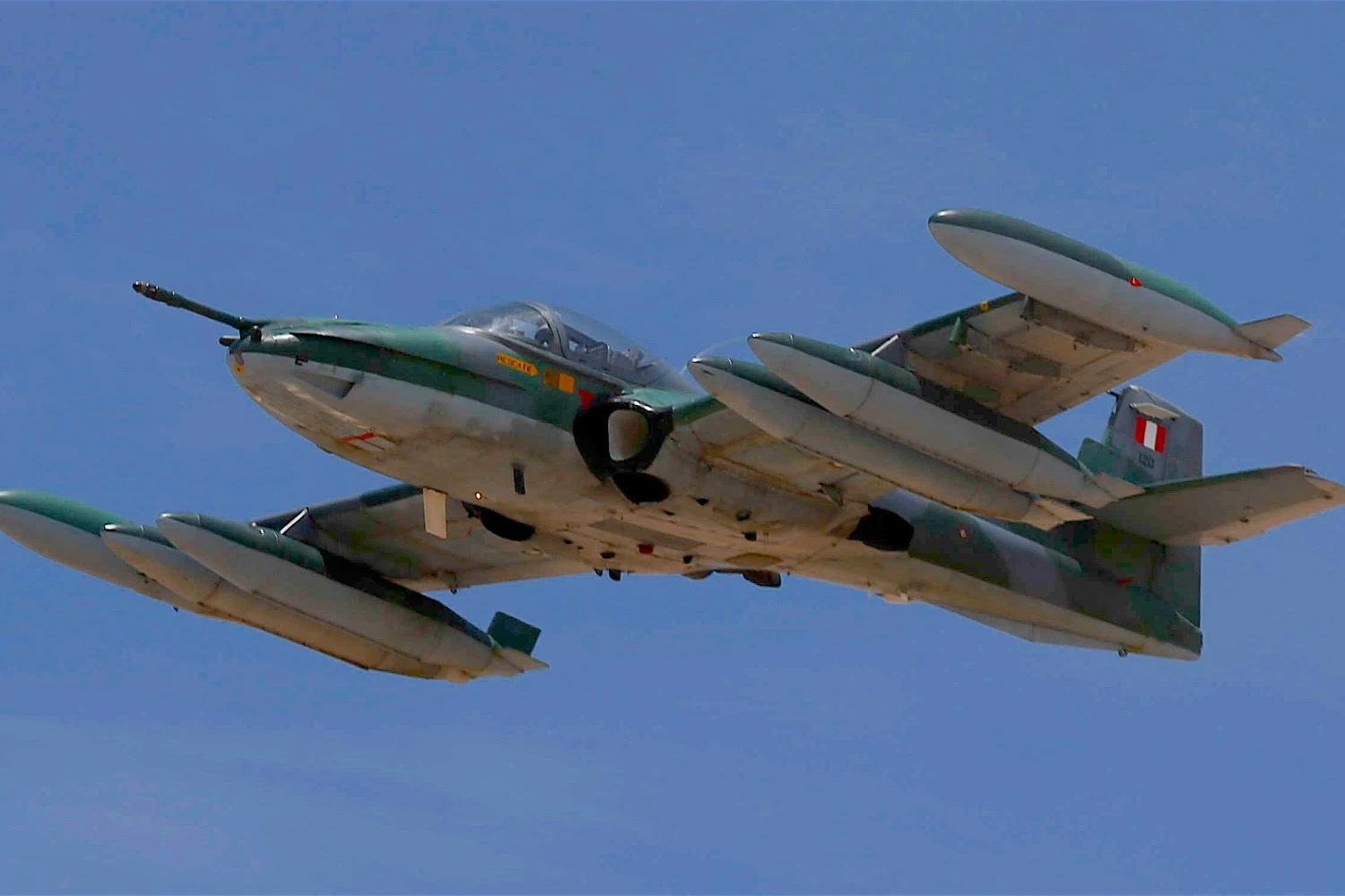 For&ccedil;a A&eacute;rea Peruana A-37