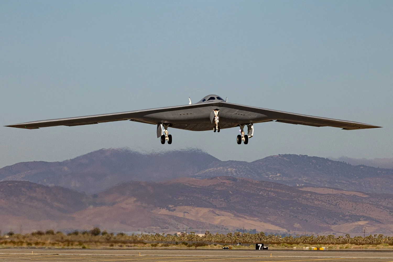 Força Aérea dos EUA acelera produção do B-21 Raider em meio à ameaça chinesa