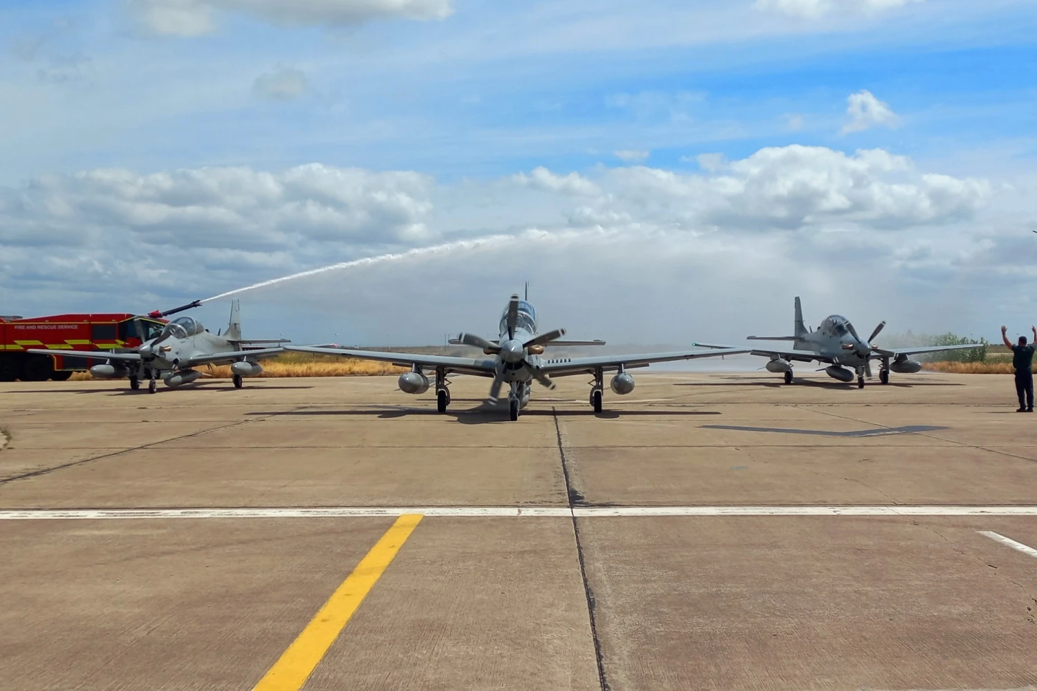 Três primeiros A-29N Super Tucano chegam à OGMA em Portugal