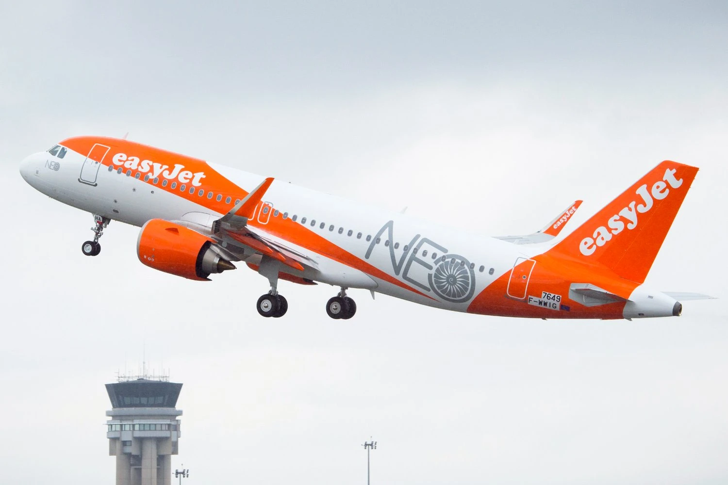Ações da EasyJet sobem após rumores de aquisição pela MSC, mas grupo suíço nega interesse