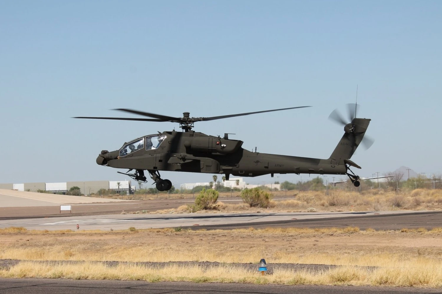 Austrália recebe primeiros helicópteros de ataque Boeing AH-64E Apache