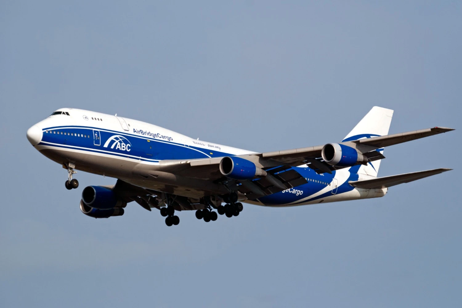 Boeing 747-400 cargueiro da Volga-Dnepr (Pieter van Marion)