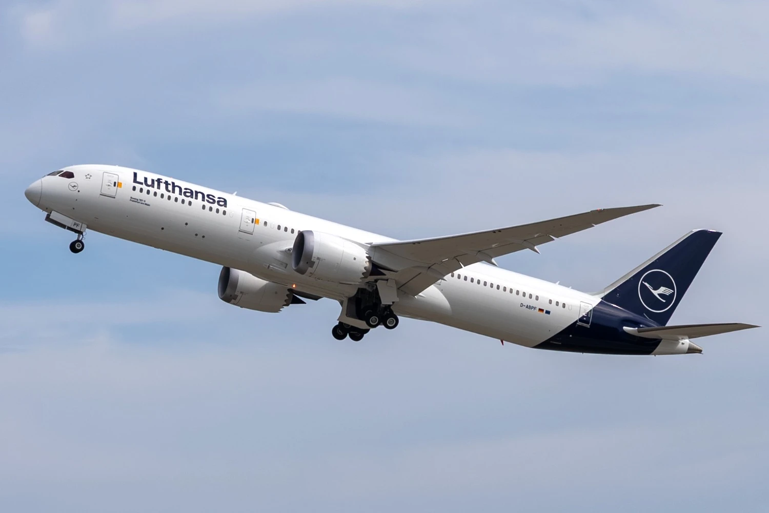 Lufthansa libera nova classe executiva do Boeing 787-9 que voa para o Rio