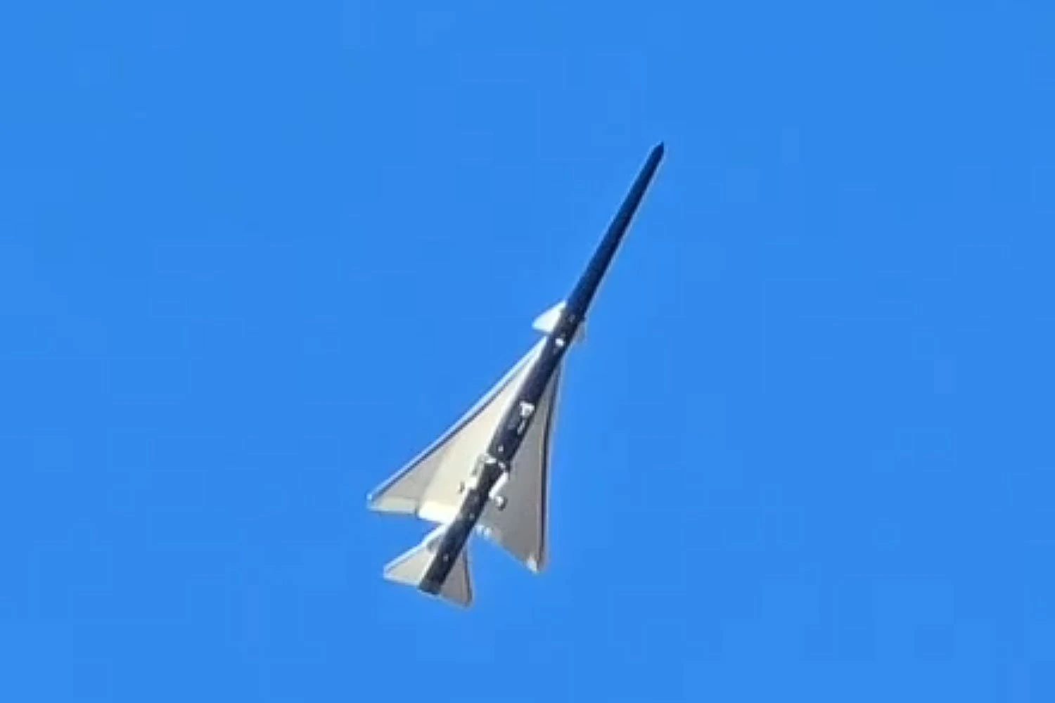 Maiden flight of NASA's X-59 (@jodikyman)