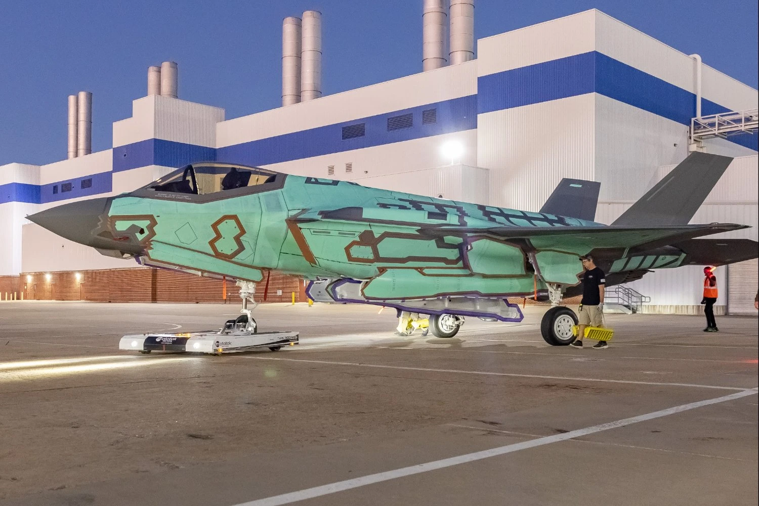 Primeiro caça F-35A da Finlândia sai da linha de montagem da Lockheed Martin