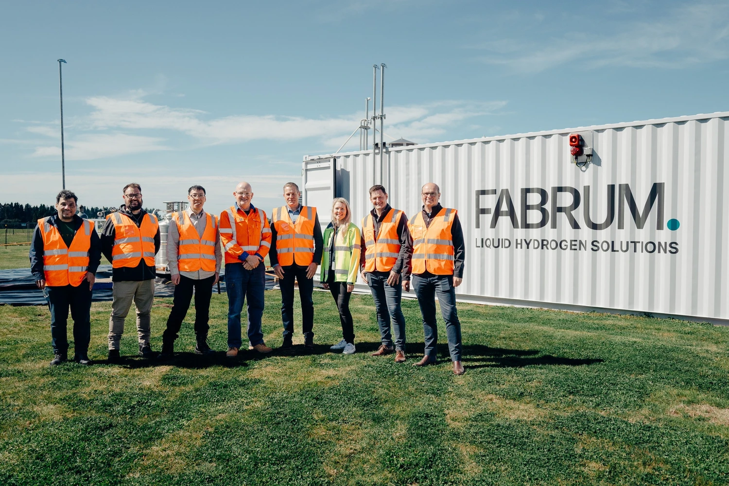 Representantes e técnicos da Fabrum, que desenvolve e produz os tanques triplos de hidrogênio para a aviação (Fabrum)
