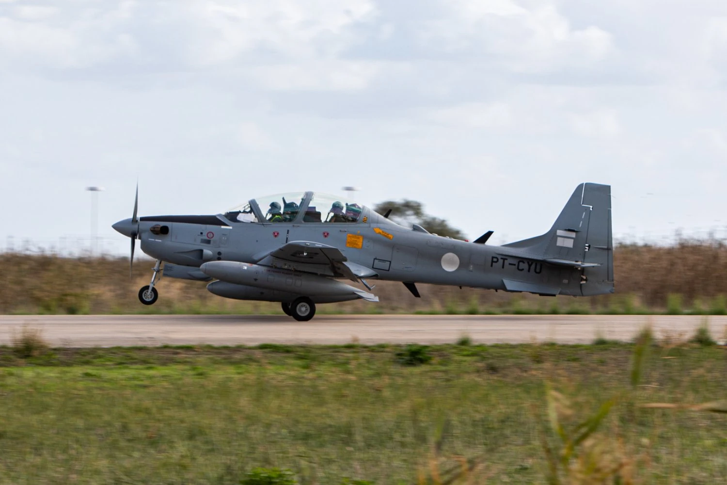 Aeronaves fizeram o voo de traslado desde o Brasil em 8 de novembro (FAP)