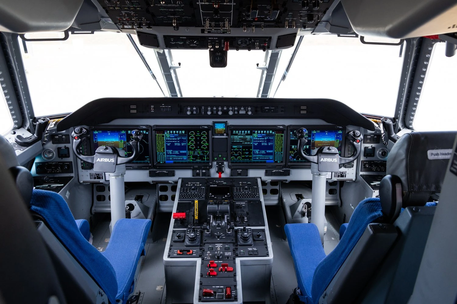 Avi&atilde;o Angola C295 MPA