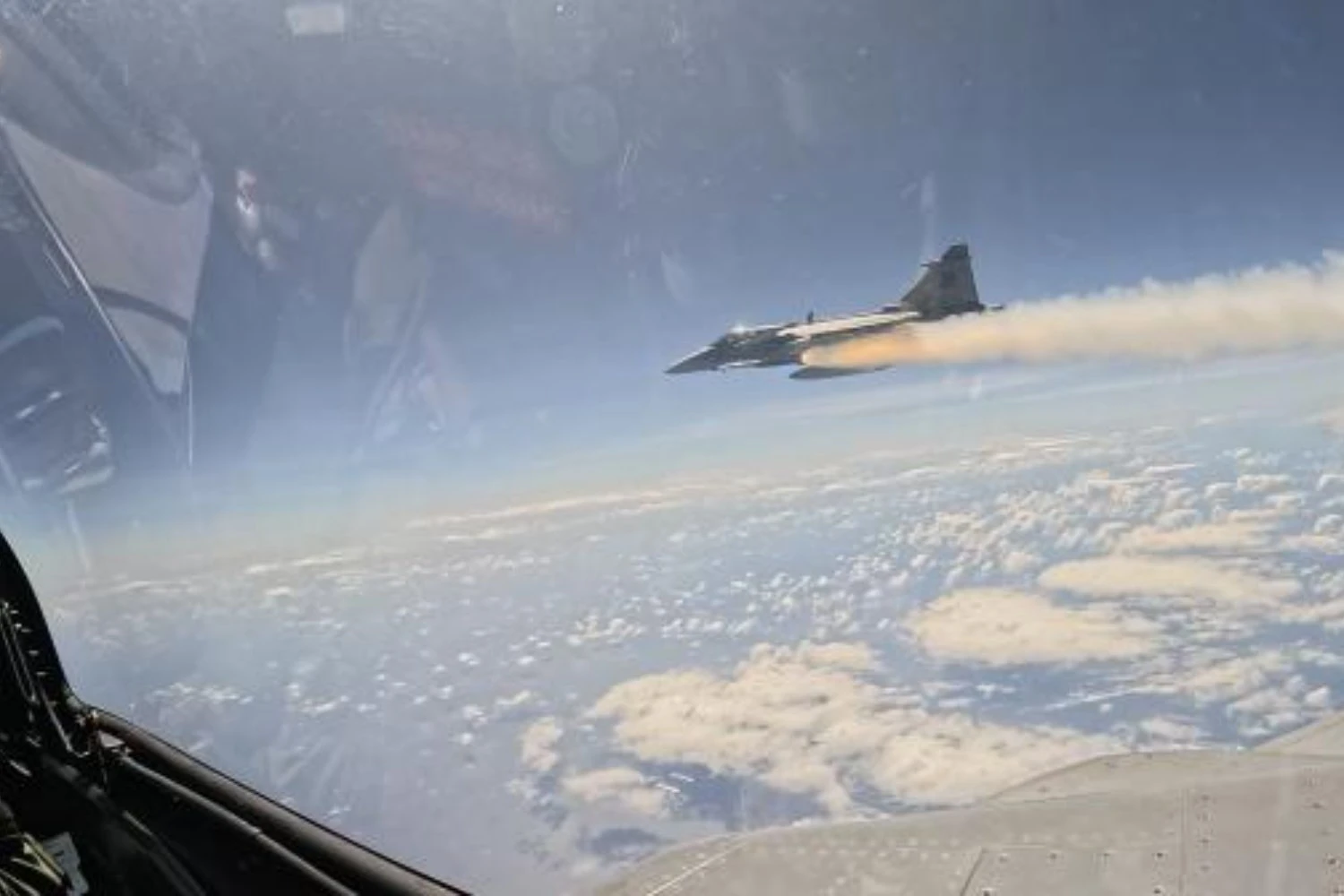 Veja os bastidores do primeiro disparo de um míssil Meteor por um caça Gripen da FAB
