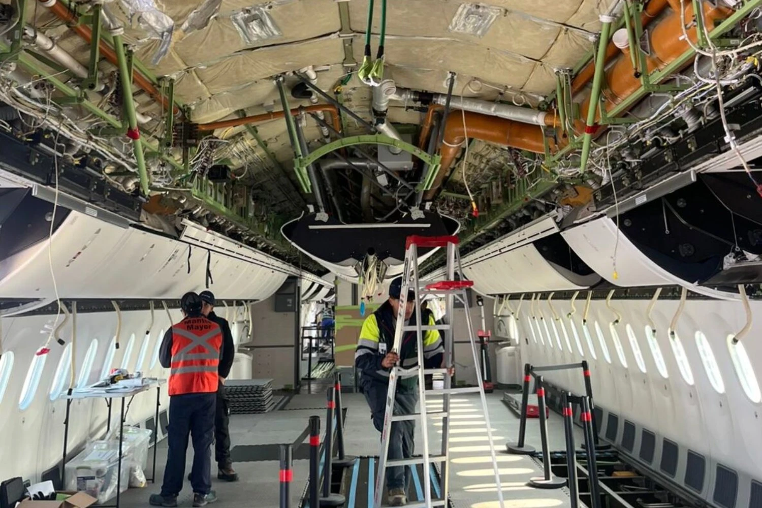 Interior do 787 passando por reforma (LATAM)