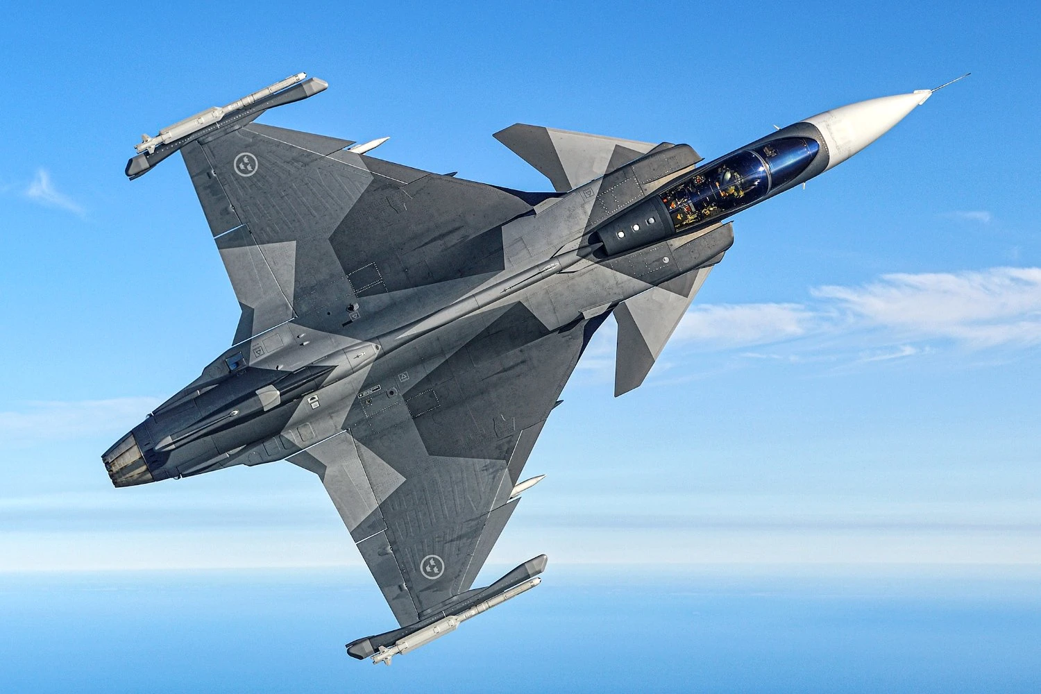 Saab confirma negociações para produção de caças Gripen no Canadá