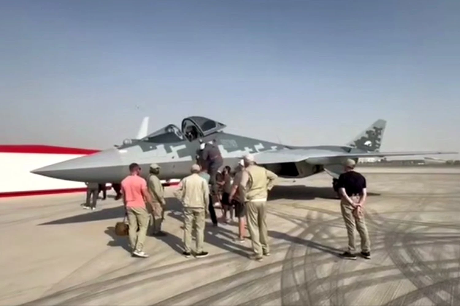 Caça stealth russo Su-57E chega ao Dubai
