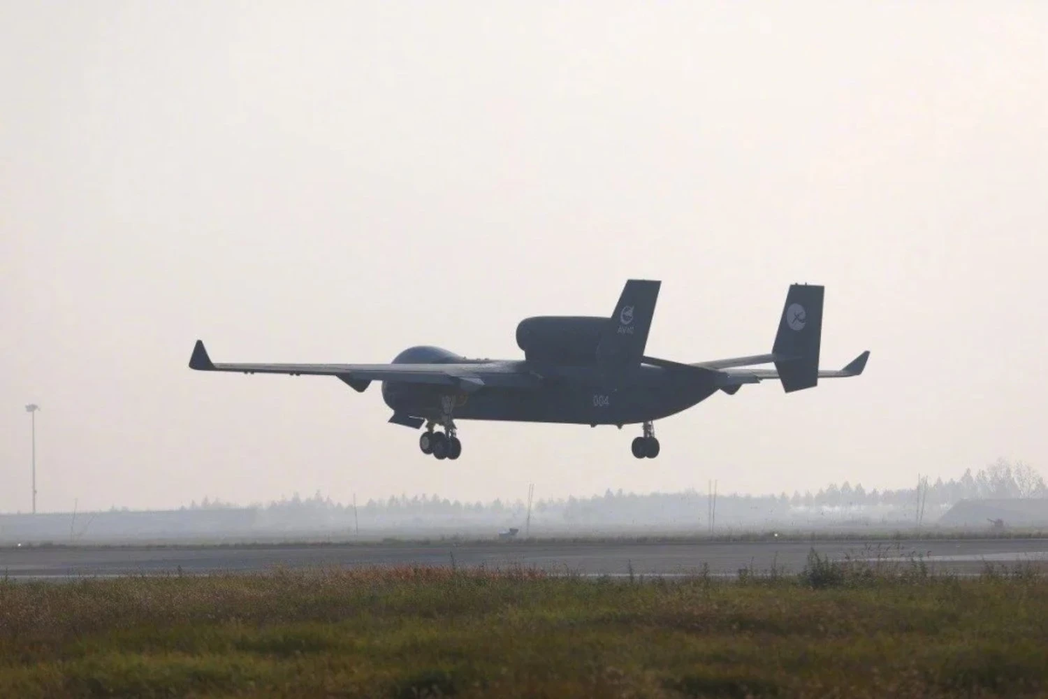 A aeronave pode transportar at&eacute; seis toneladas de carga