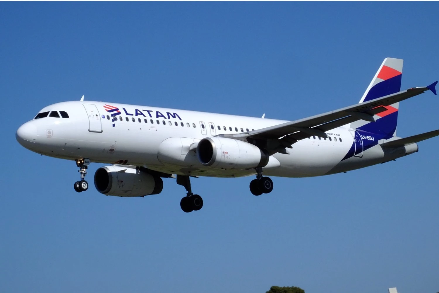 Airbus A320 da LATAM Per&uacute; (Carlos Daniel Dobelli )