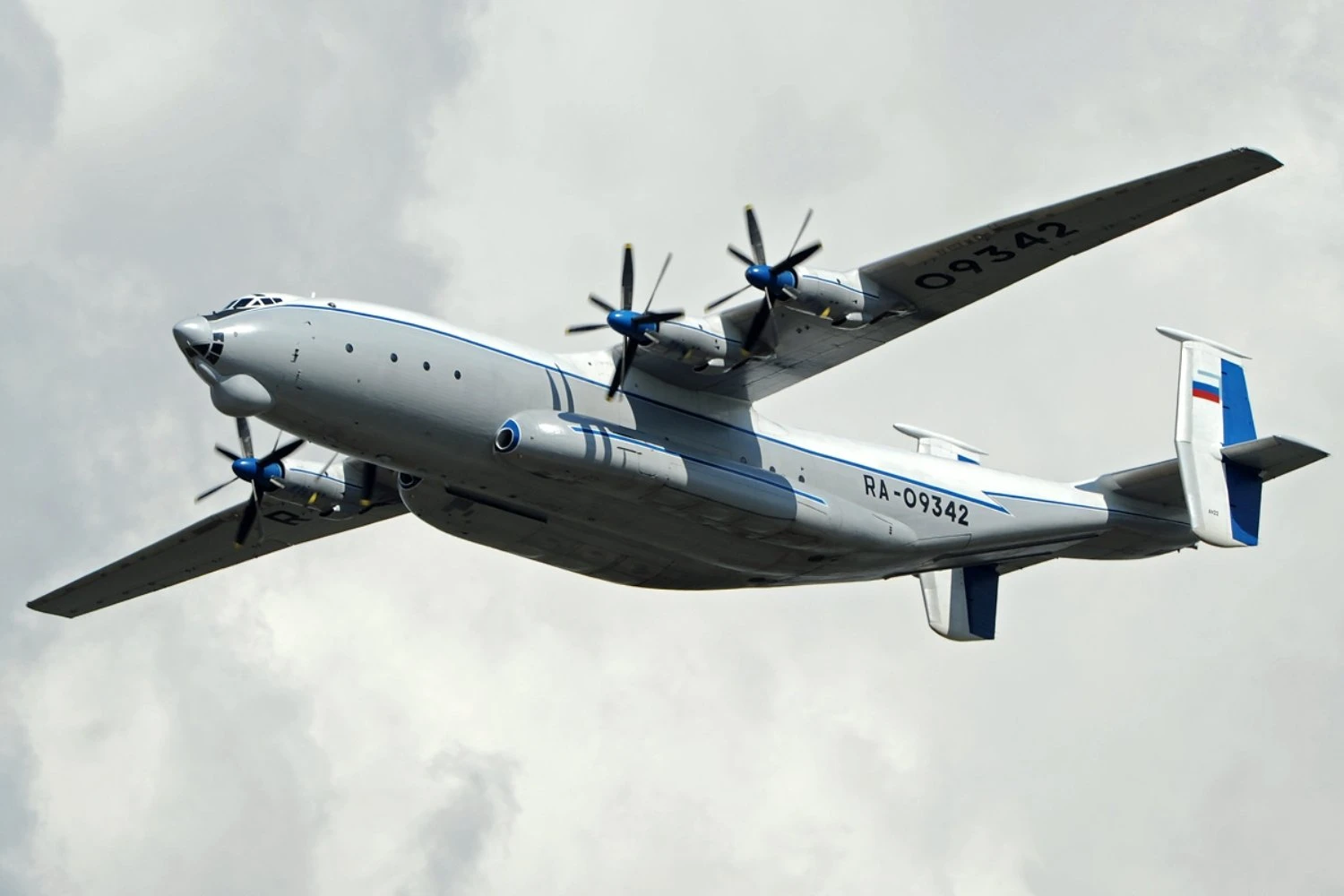 Gigante avião turboélice russo An-22 caiu nesta terça-feira com sete a bordo