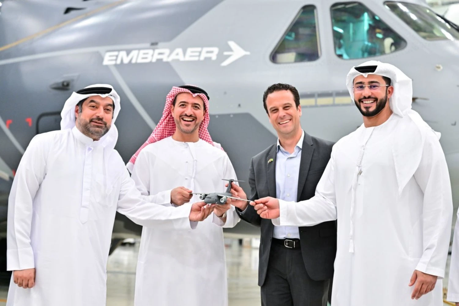 Embraer parceiros da AMMROC e da Abu Dhabi Aviation