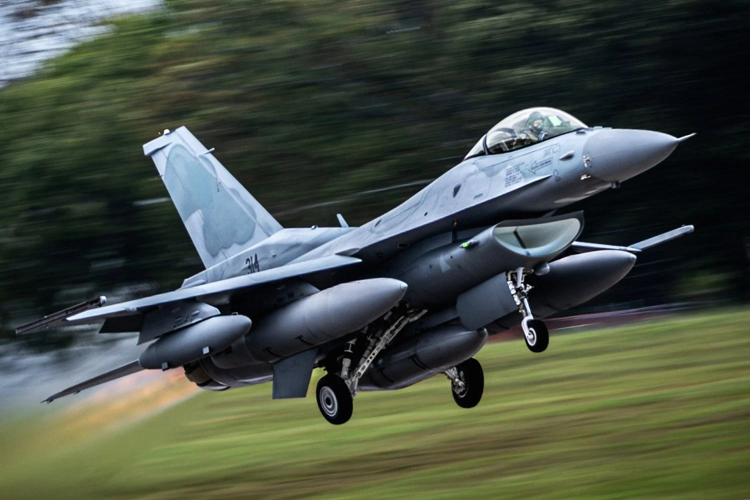 For&ccedil;a A&eacute;rea B&uacute;lgara F-16