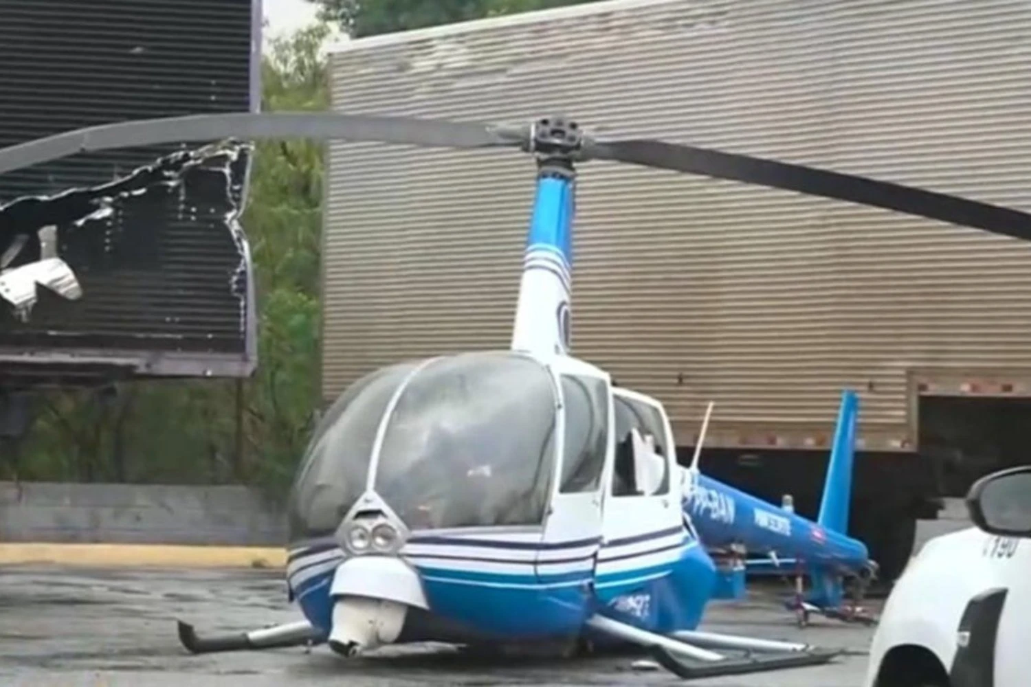 Helicóptero R44 da Band realiza pouso forçado em São Paulo após pane