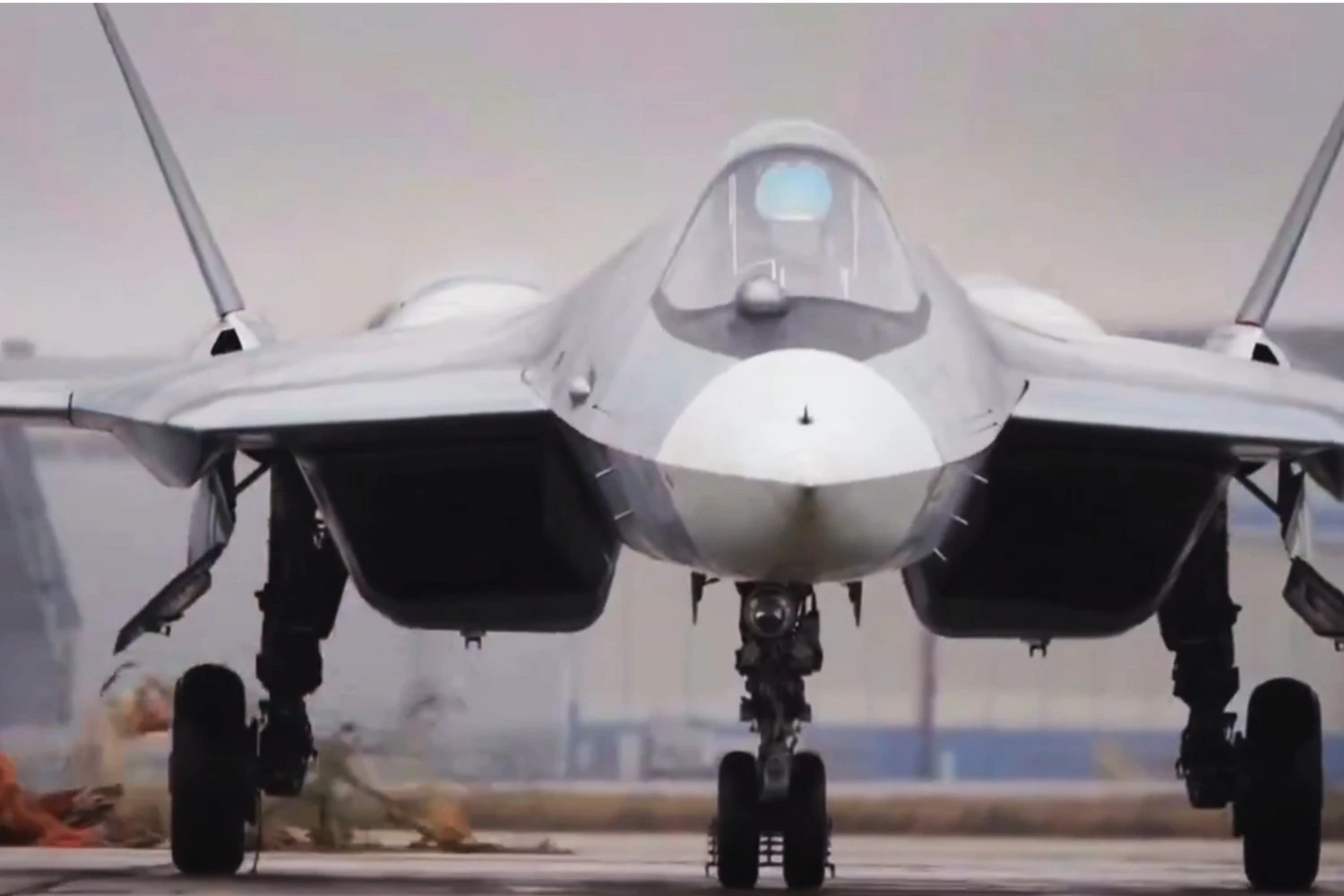 O caça Su-57 com o novo motor