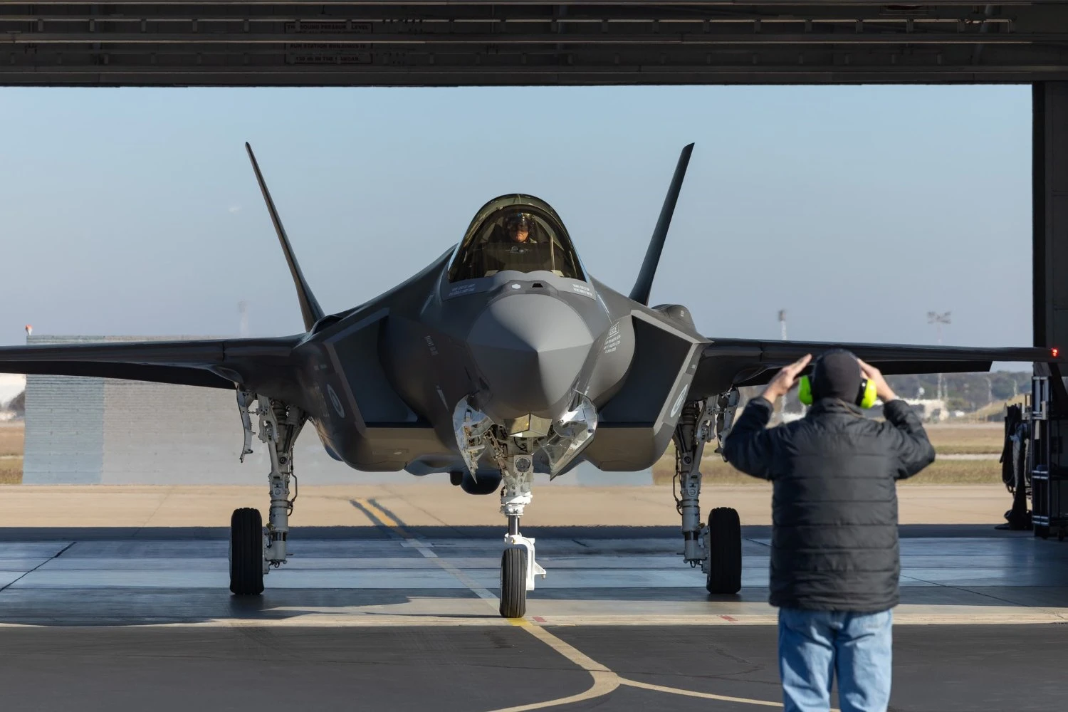 O primeiro F-35 da Finl&acirc;ndia completa o voo inaugural