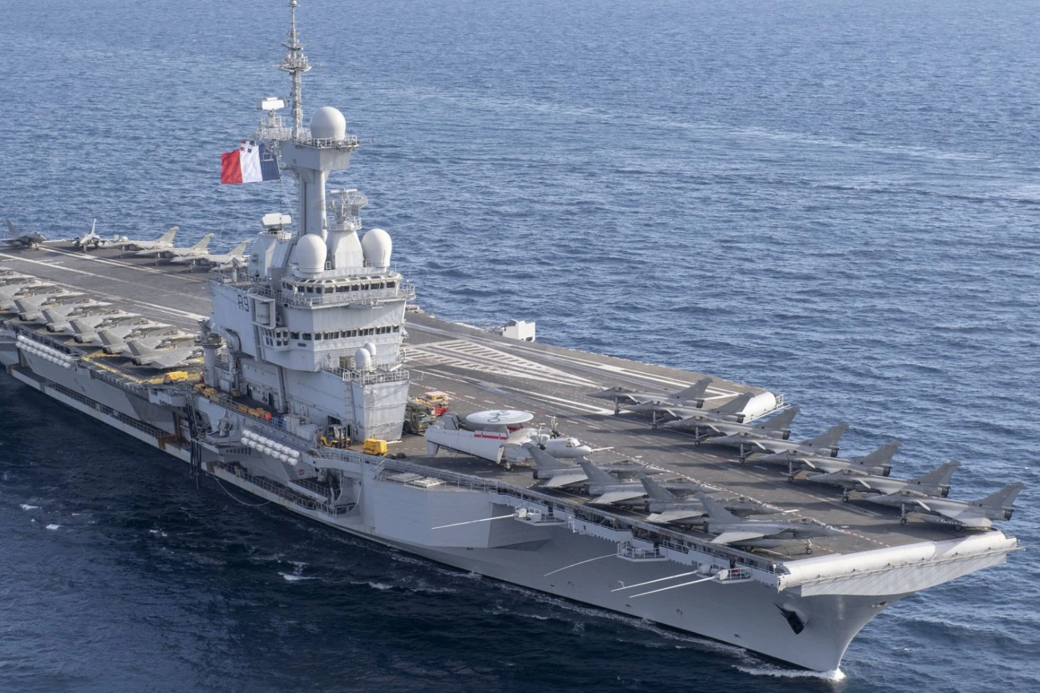 porta-avi&otilde;es Charles de Gaulle (R91)