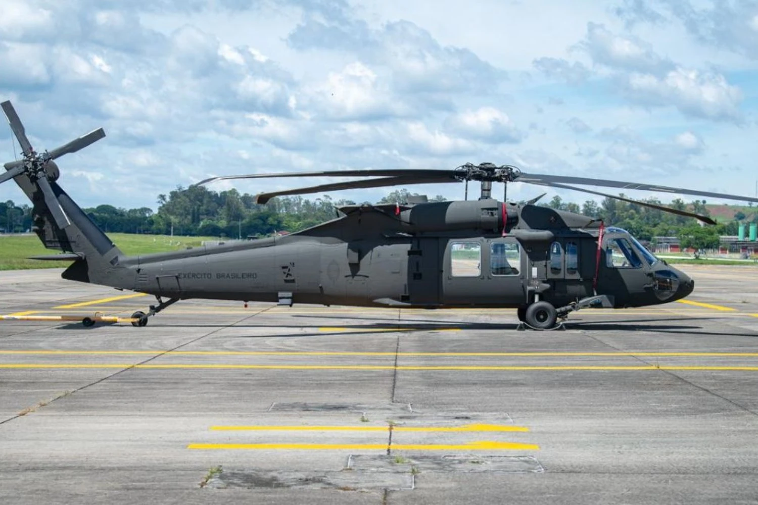 Exército Brasileiro recebeu oficialmente primeiro UH-60M Black Hawk