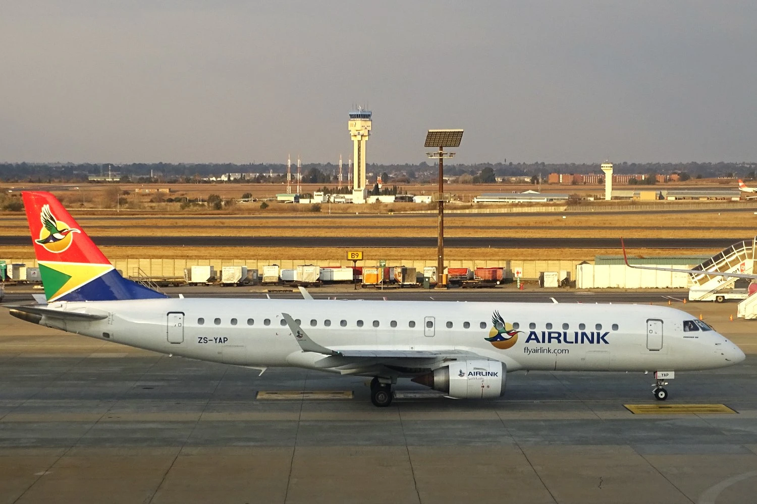 Truenoord vende dois Embraer E190 para a Airlink