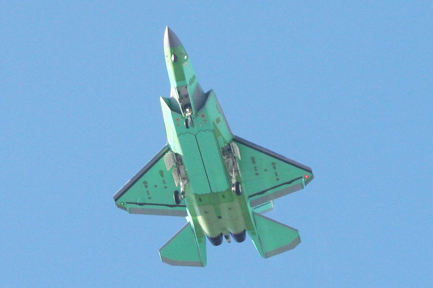 Avião furtivo voou em 6 de janeiro