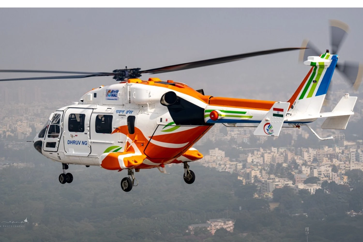 Helicóptero indiano Dhruv NG completa voo inaugural