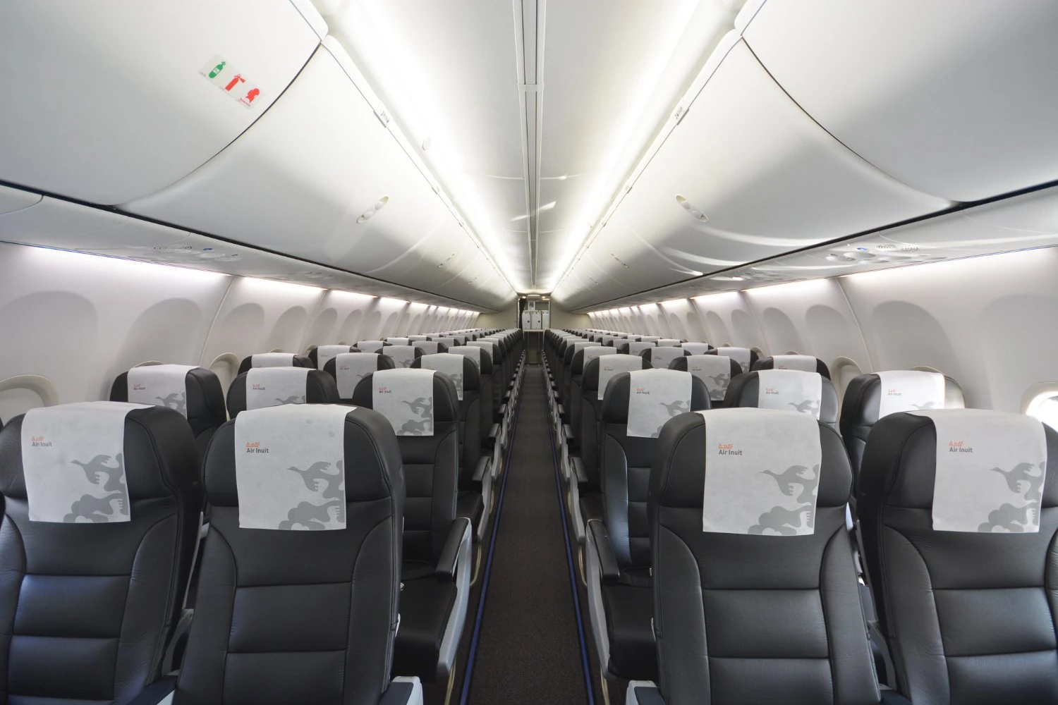 O Boeing 737-800 Combi pode transportar 90 passageiros