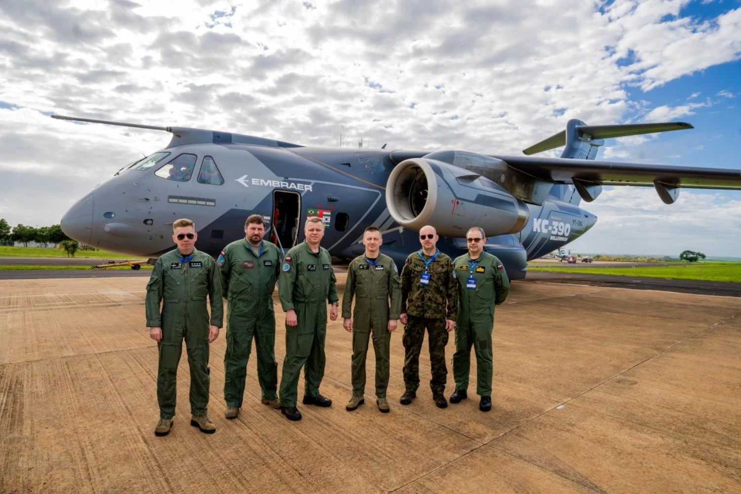 Delegação da Força Aérea da Polônia visita a Embraer no Brasil