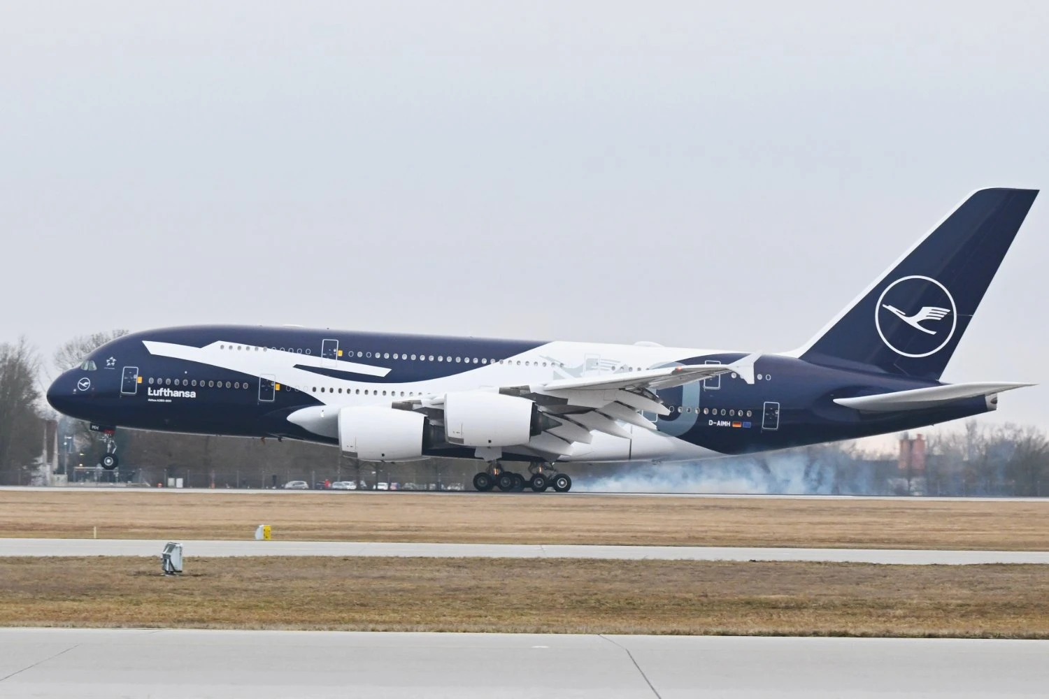 Lufthansa revela Airbus A380 com pintura do 100º aniversário