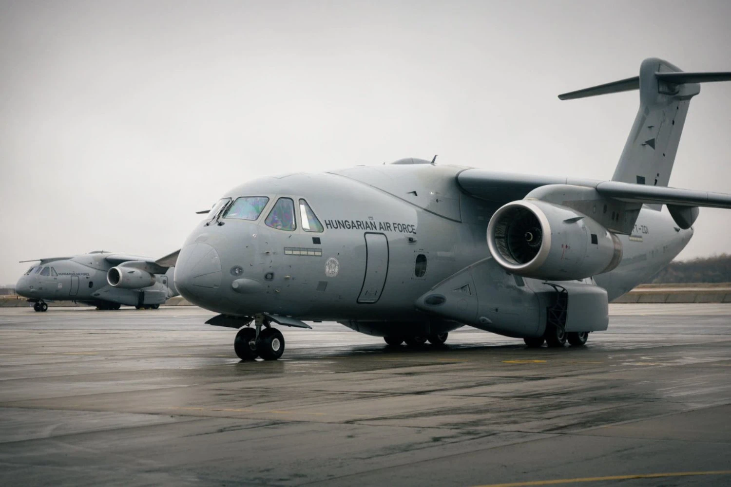 Embraer assina acordo de suporte para frota C-390 da Força Aérea da Hungria