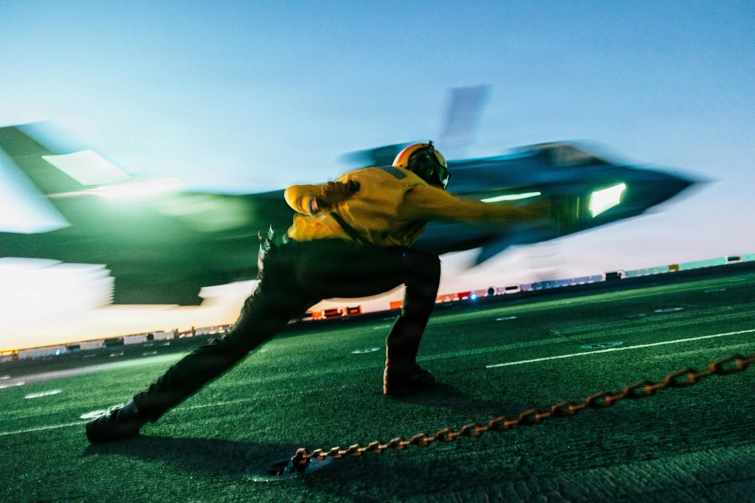 EUA deslocam frota gigante de aviões militares para o Oriente Médio