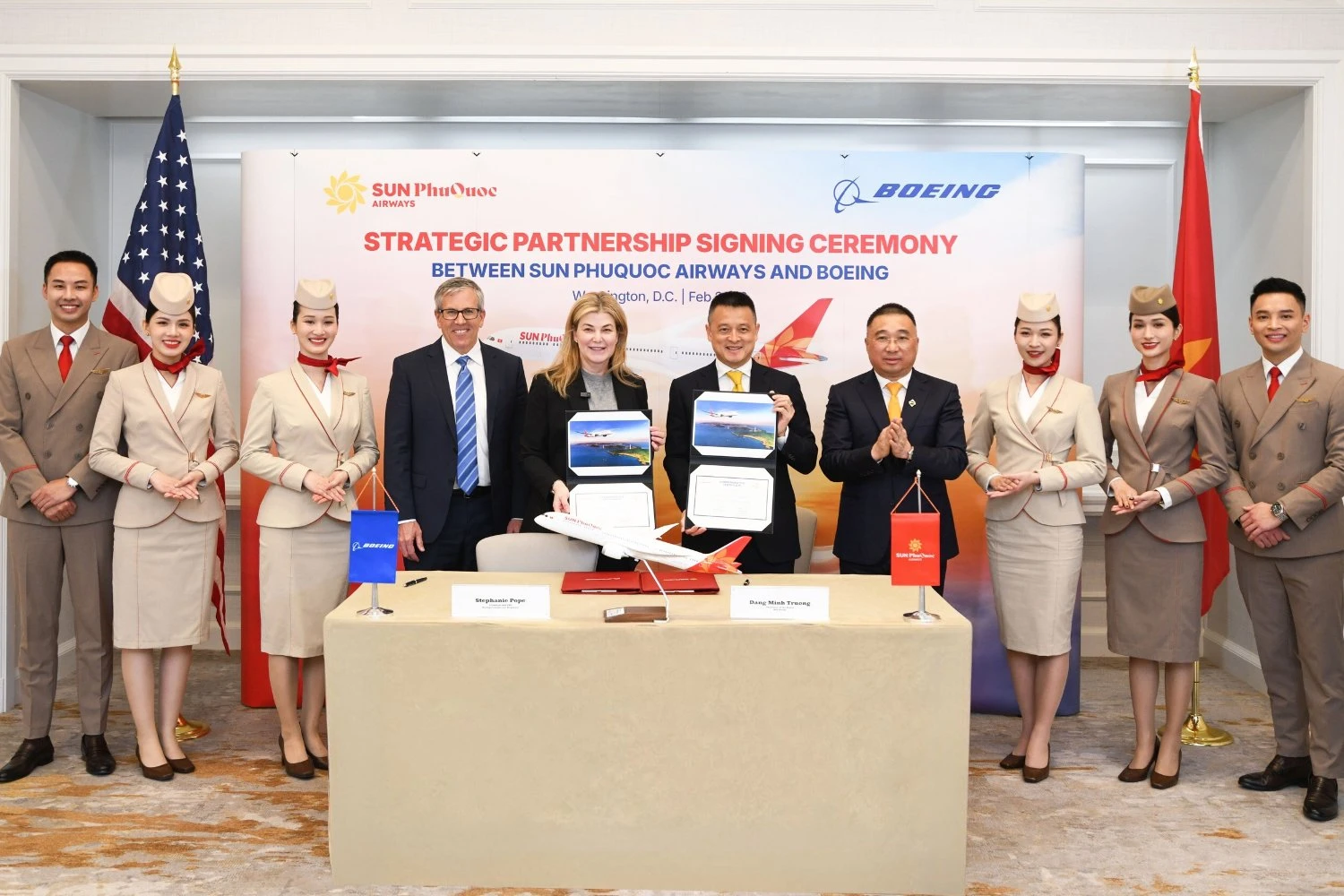 Cerim&ocirc;nia de acordo entre a Sun Phuquoc Airways e a Boeing