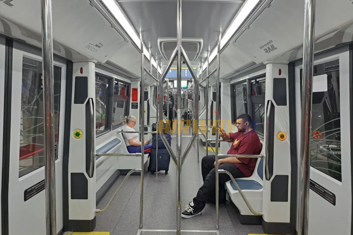 Interior do trem da GRU Airport (AIRWAY)