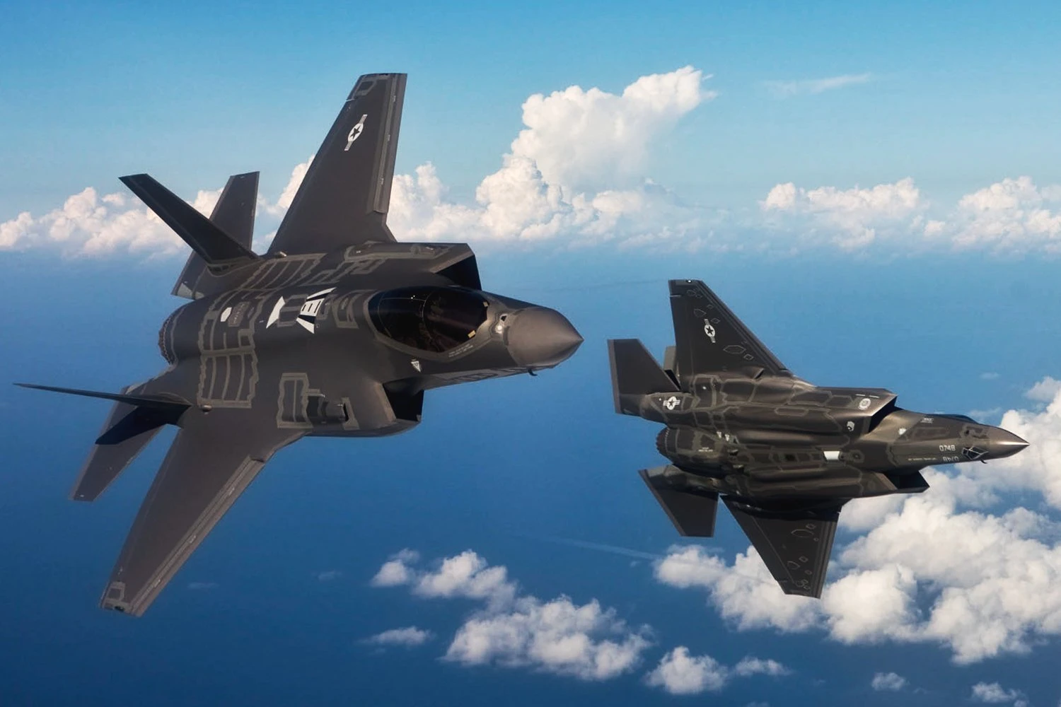 Canadá afirma que acordo para aquisição do caça F-35 segue em análise