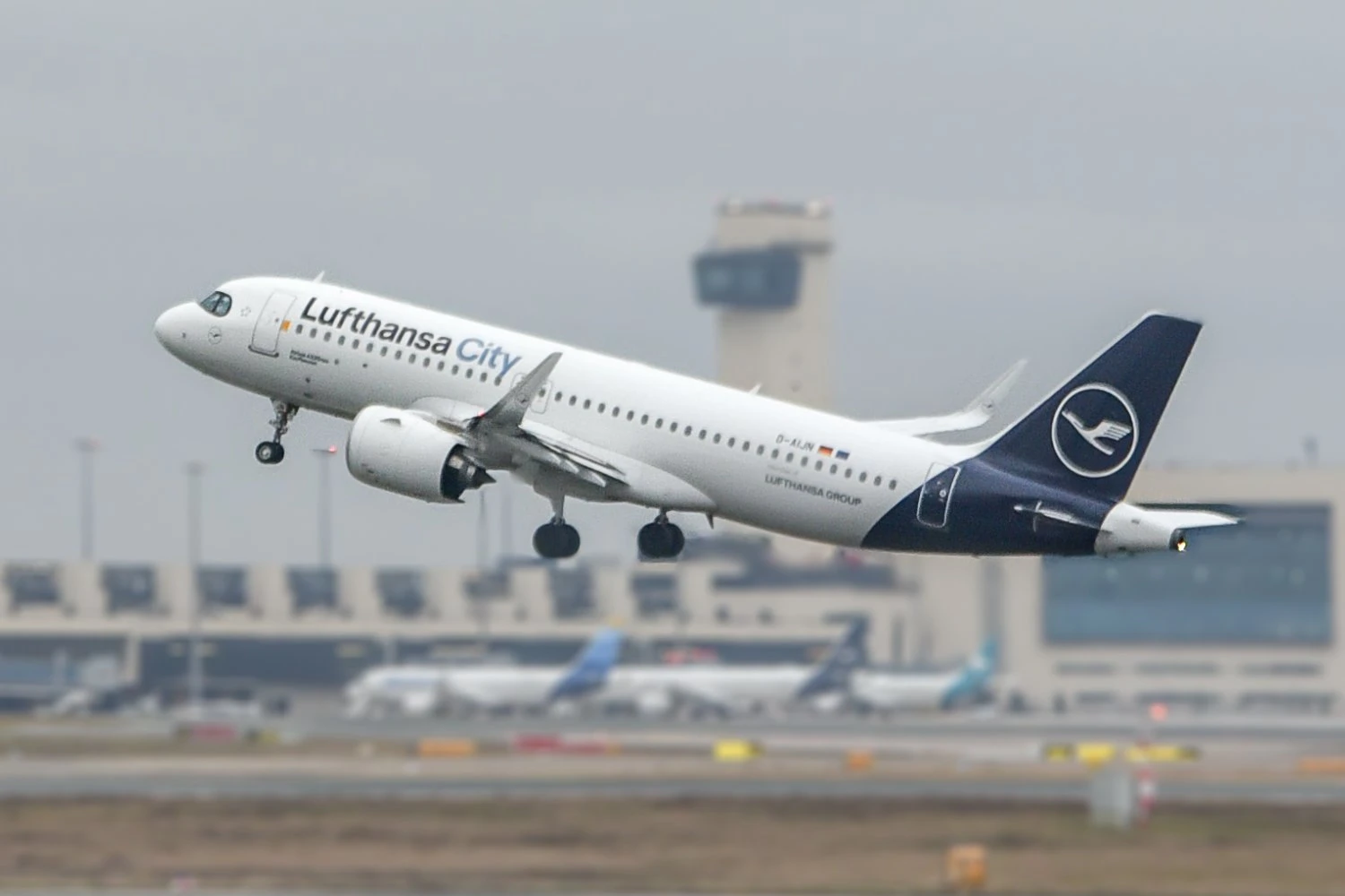 Lufthansa City Airlines abre base em Frankfurt, principal hub do grupo