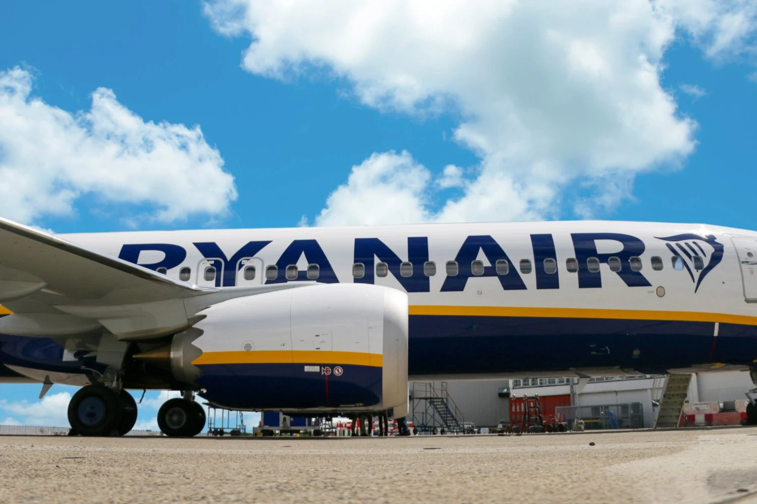 Ryanair fecha acordo com a CFM para suporte de até 2.000 motores do Boeing 737