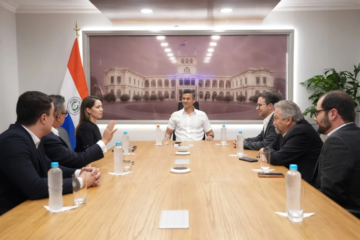 Presidente do Paraguai, Santiaog Pe&ntilde;a, e representantes da GOL (Gol Linhas A&eacute;reas)
