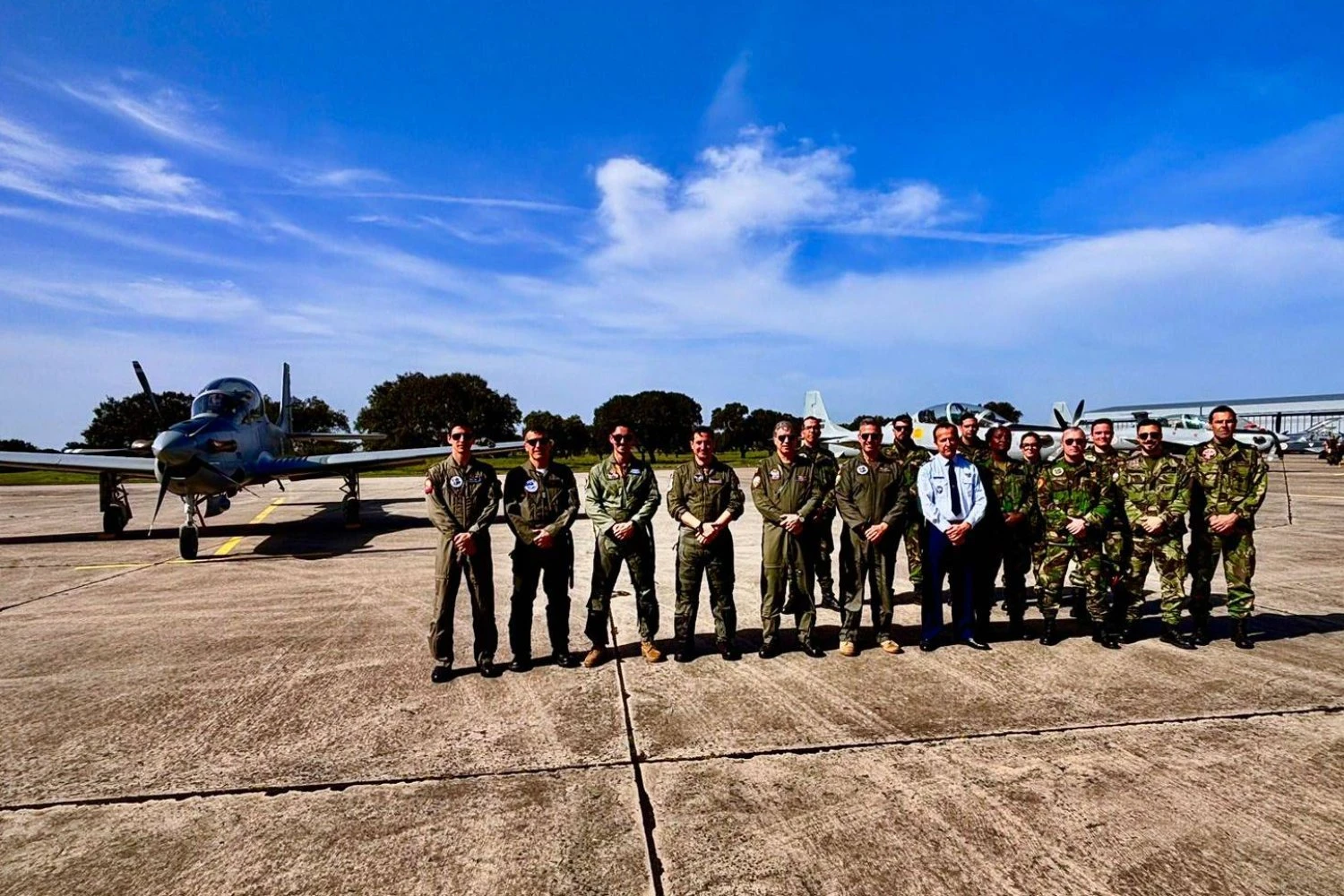 Os seis primeiros pilotos portugueses a voar no A-29N (FAP)